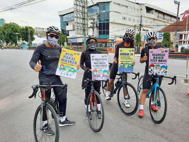Dukung PPKM, Komunitas Pesepeda Magelang Bagikan 1.000 Masker