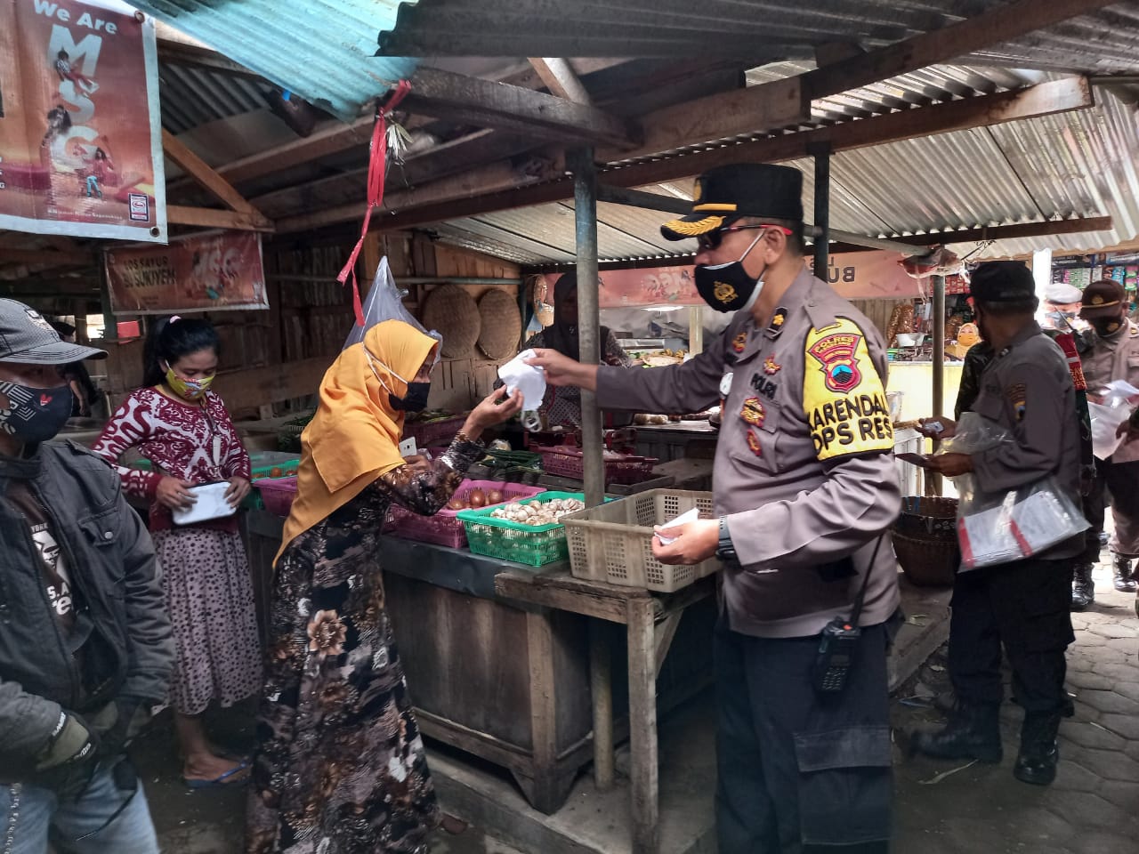 Dukung Jateng di Rumah Saja, Polres Magelang Bagikan 1.872 Masker