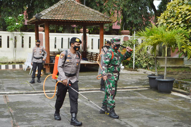 Sejumlah Tempat Ibadah di Kota Magelang Kembali Disemprot Disinfektan