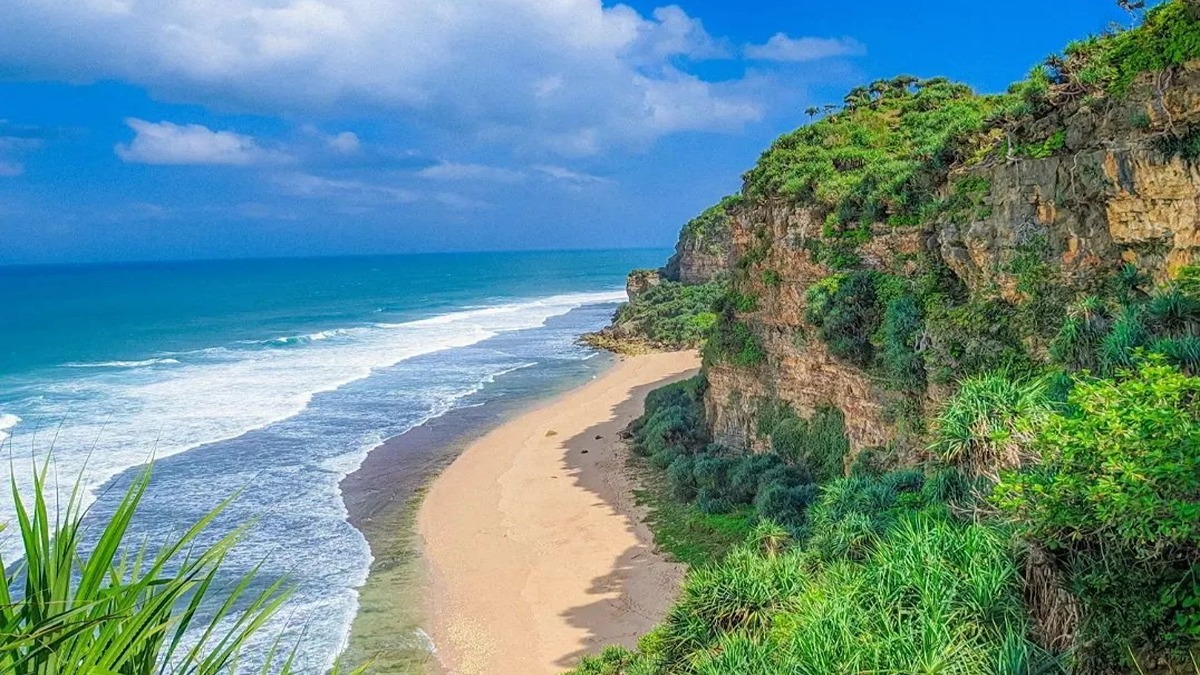 Masih Perawan! Pantai Watunene Hidden Gem Gunungkidul Rekomendasi Terbaik Liburan Akhir Tahun