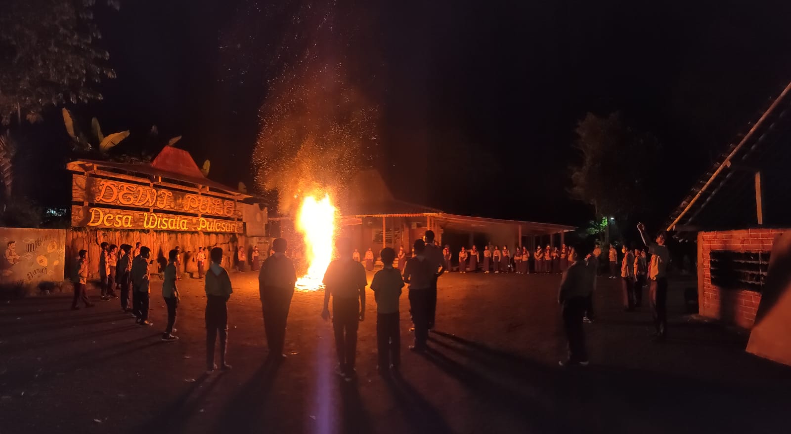 Api Unggun Meriahkan Outing Class VI SDN Kedungsari 5 Magelang