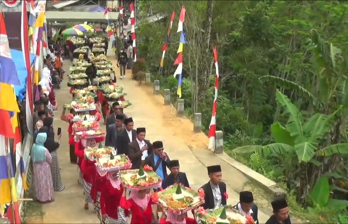 Grebeg Pangeran Benowo, 99 Tumpeng Diarak Keliling Desa Lalu Dimakan Bersama-sama