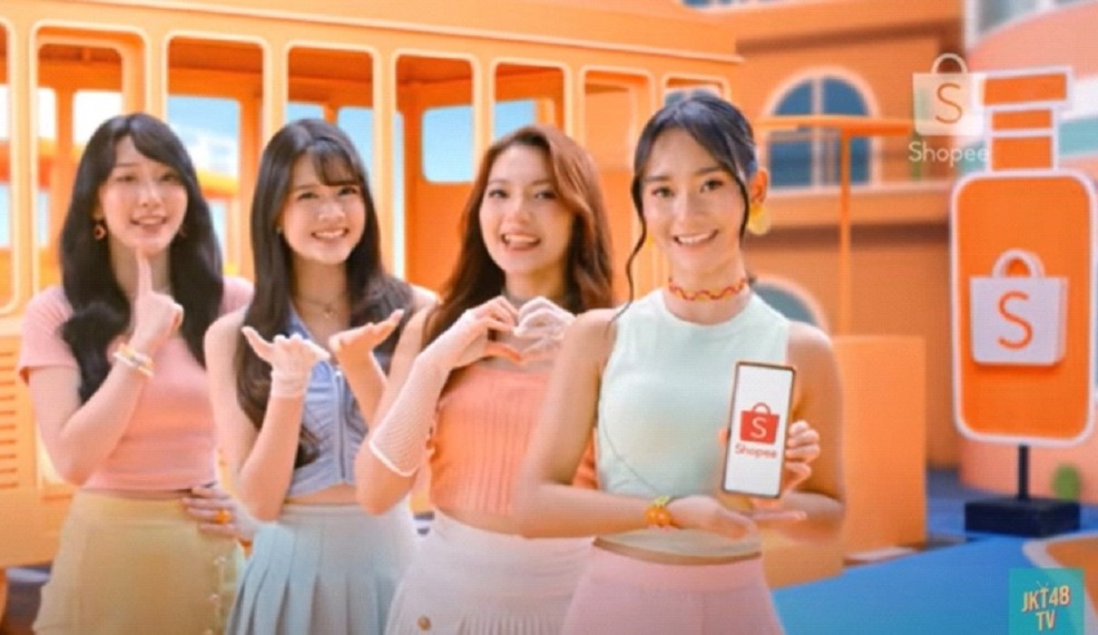 Tampil Stylish dan Ceria, JKT48 di MV Shopee “Lebih Hemat, Lebih Cepat” Bikin Susah Move On!