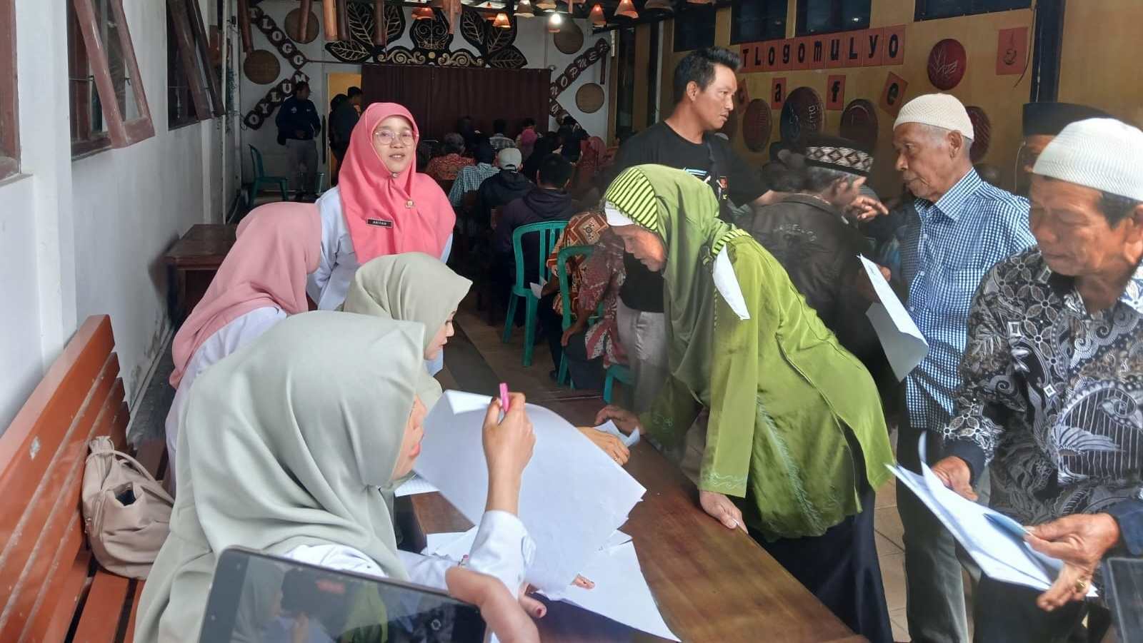 Temanggung Cairkan DBHCHT 2025 untuk 8.853 Buruh Tembakau, Masing-Masing Terima Rp1,2 Juta