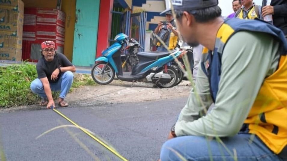 Bupati Temanggung Alihkan Anggaran Mobil Dinas Rp1,8 Miliar Untuk Perbaikan Jalan Rusak di Kandangan