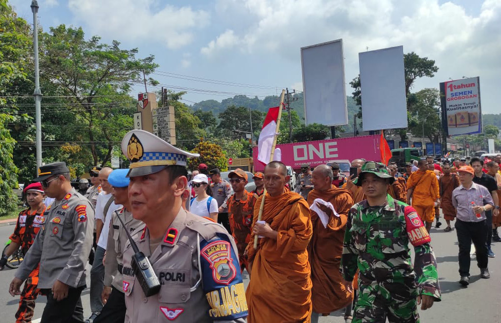 Lebih Cepat 2 Hari, Para Biksu Thudong Sudah Sampai di Borobudur