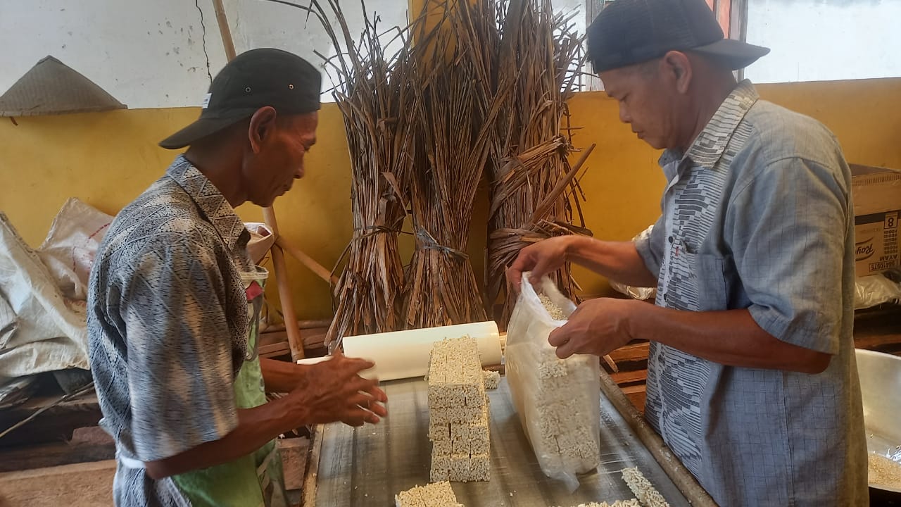Kisah Pembuat Jajan Brondong di Magelang, Menawarkan Jasa dari Kampung ke Kampung
