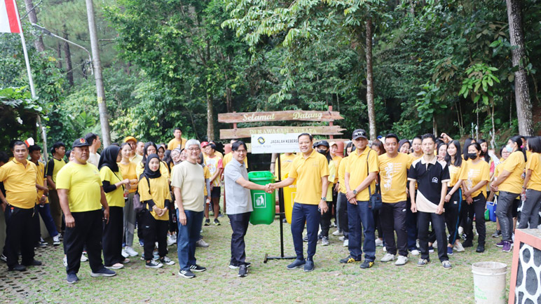 12th Anniversary, Grand Artos Hotel Magelang Laksanakan CSR di Kebun Raya Gunung Tidar