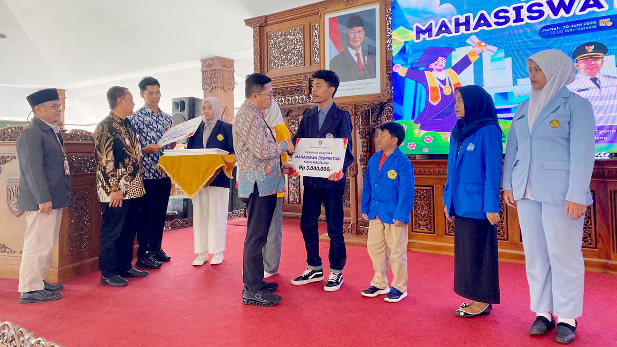 Bangun SDM Unggul, Pemkot Magelang Salurkan Beasiswa untuk 200 Mahasiswa