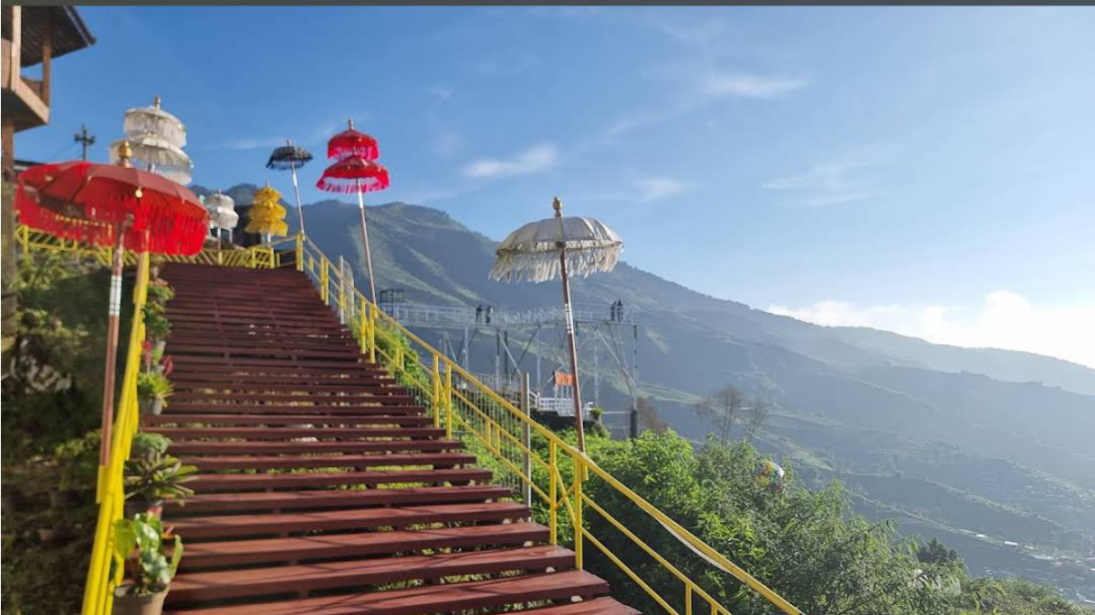 Wajib Coba! Resto di Wonosobo Ini Tawarkan Wisata Kuliner dengan View Gunung Sindoro yang Mengagumkan