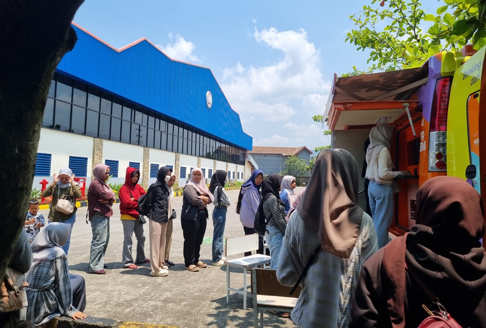BNI Hadirkan Layanan O-Branch (Mobil Layanan Gerak) di Perusahaan yang Bekerjasama di Daerah Demesan