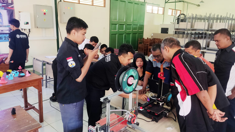 Kenalkan 3D Printing, FT Untidar Bersama SMKN 1 Windusari Wujudkan Pengabdian Masyarakat