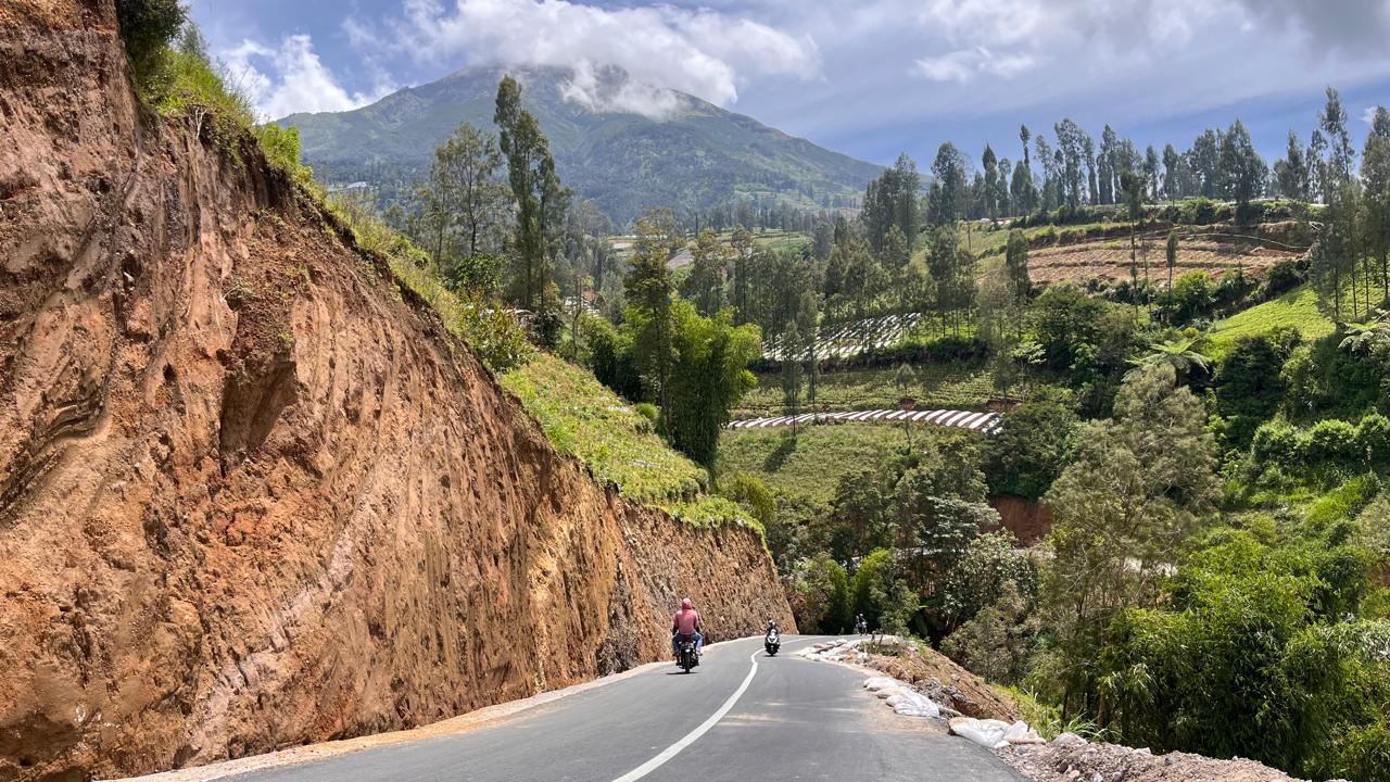 Pemkab Wonosobo Tutup Sementara Jalur Viral Lingkar Sumbing