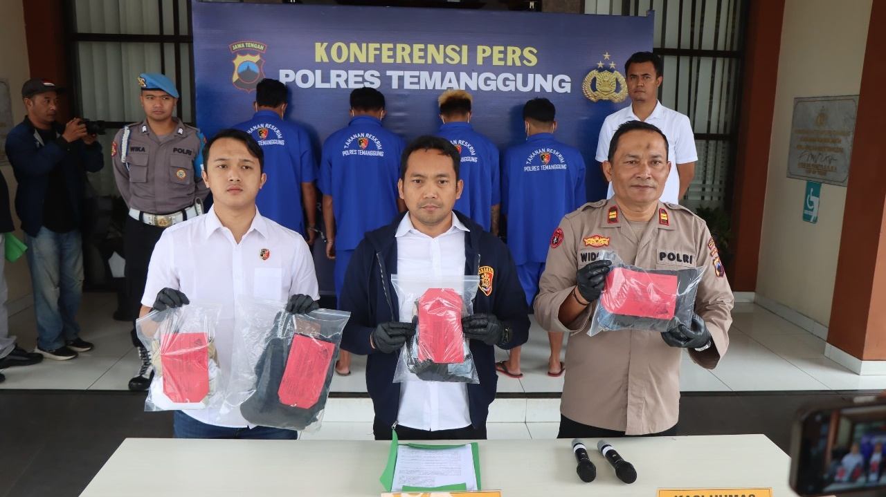 Perangkat Desa Tlogopucang Ditangkap, Terlibat Pengrusakan Gerbang DPRD Temanggung Saat Demo