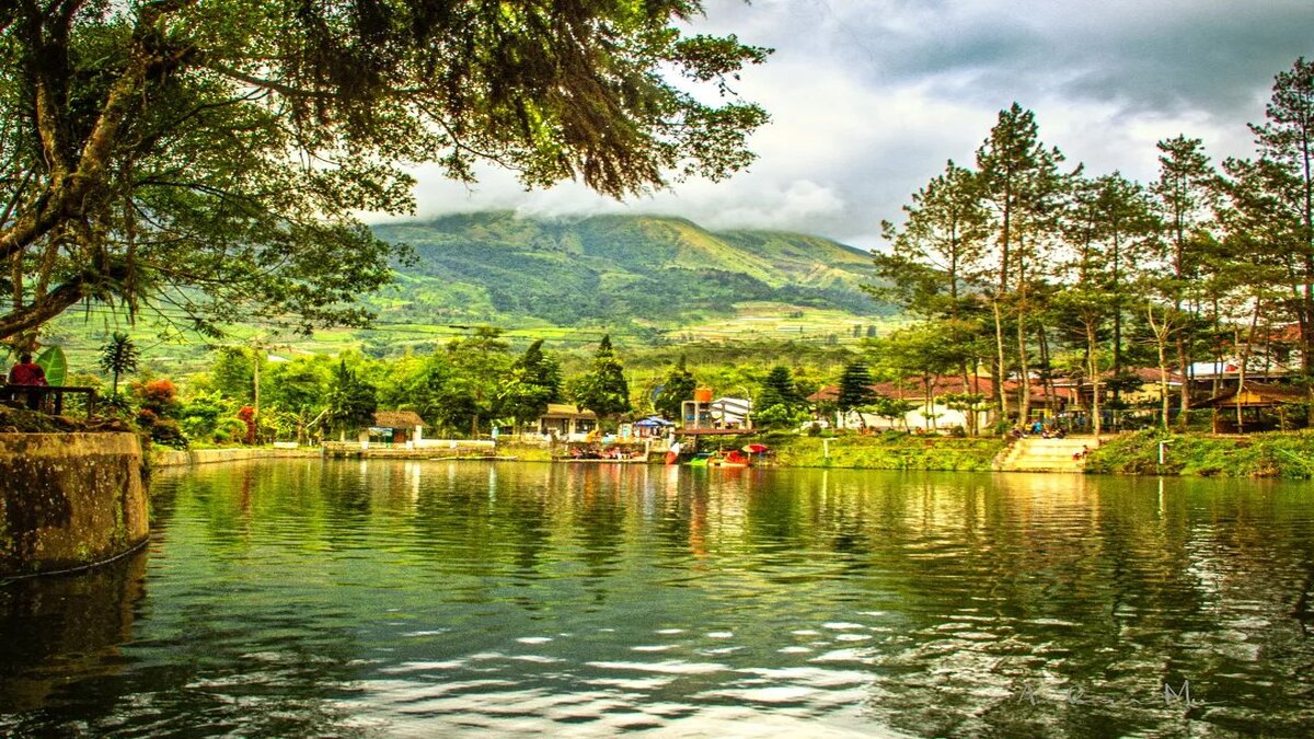 Wisata Wonosobo Terbaru Keindahan Telaga Bedakah dengan Spot Instagramable di Kaki Gunung