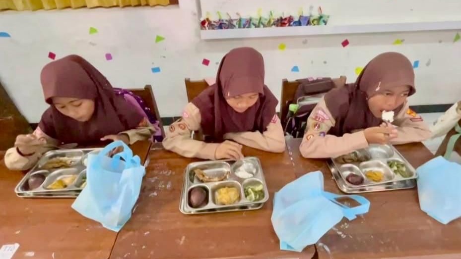 Ringankan Beban, Orangtua di Magelang Tenang Soal Menu MBG