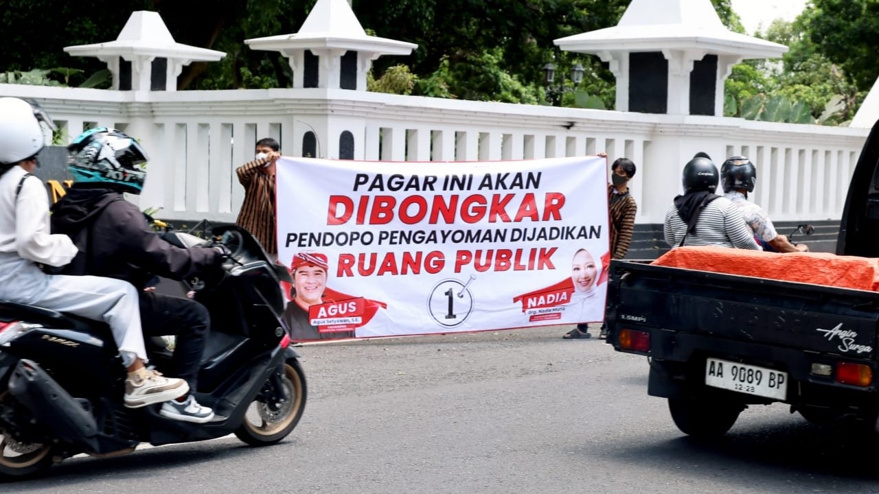 Aksi Unik! Pemuda Temanggung Pakai Batik, Desak Pendopo Pengayoman Jadi Ruang Publik