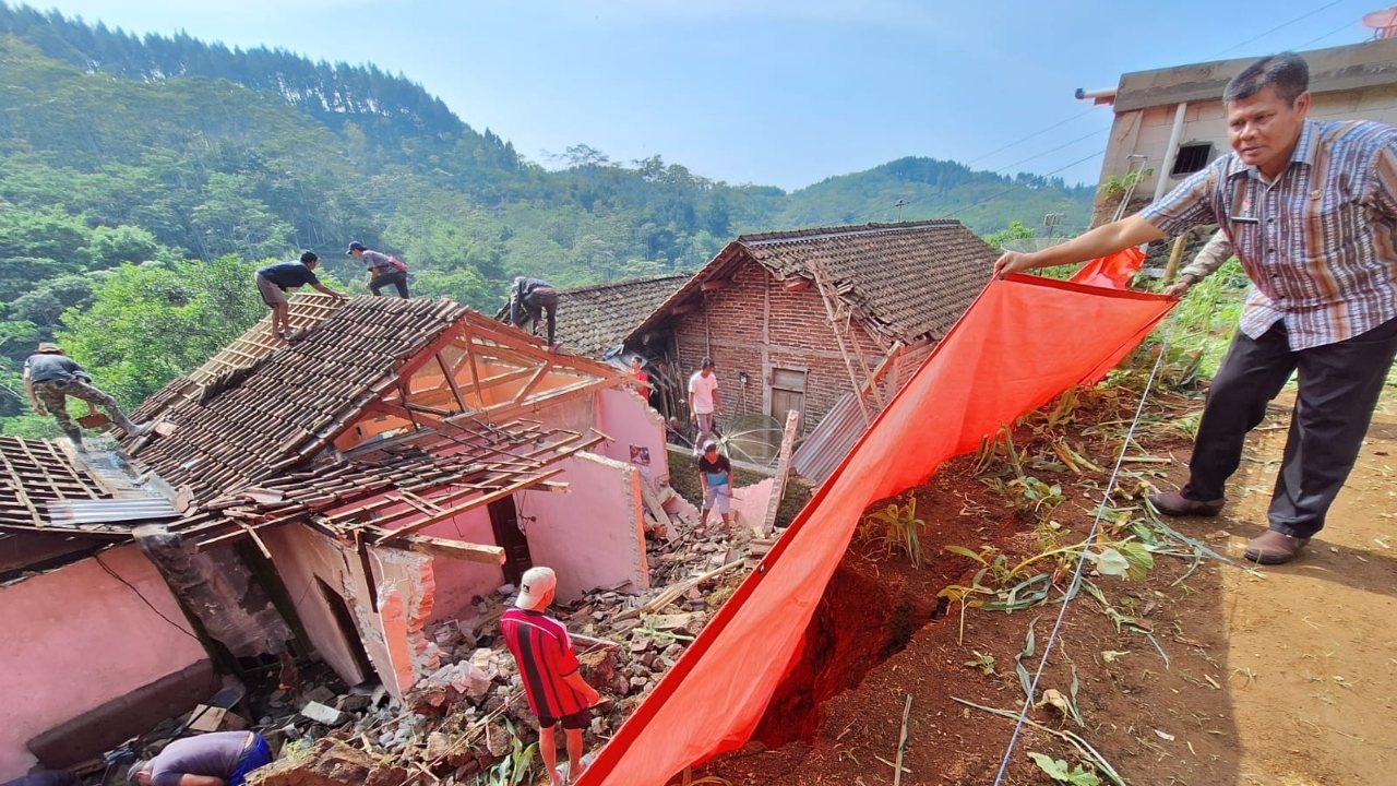 Longsor di Wonosobo, 1 Rumah Ambrol, 4 Orang Luka