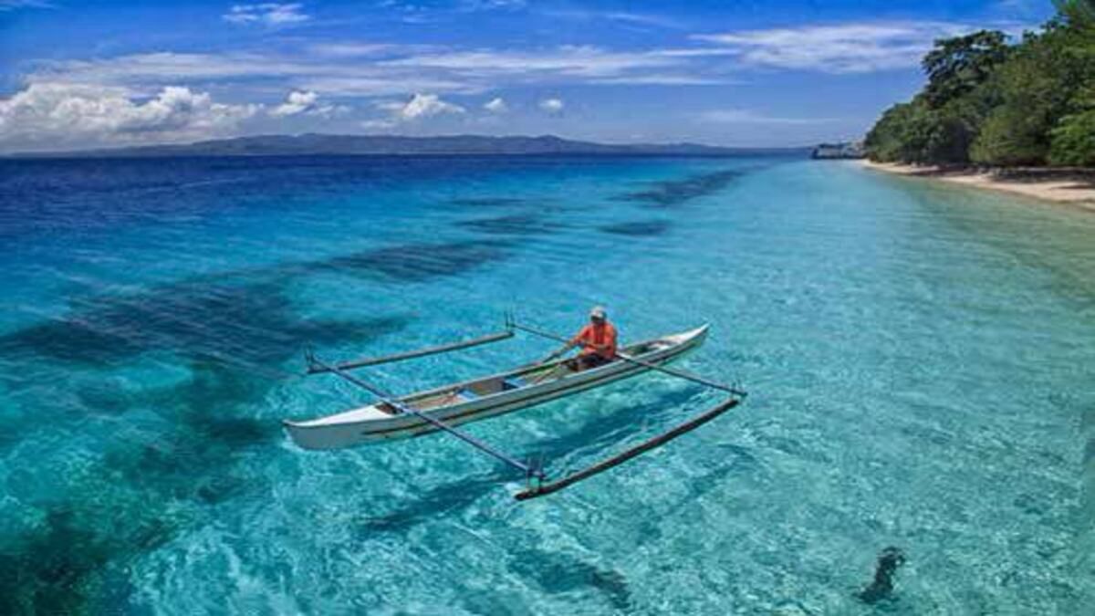 Pantai Liang Maluku: Pantai Pasir Putih Eksotis Lokal yang Memukau!