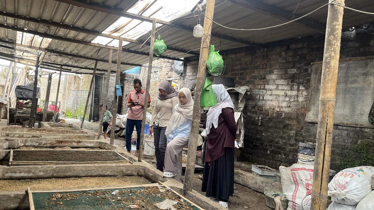 Dosen Untidar Dorong Budidaya Maggot dari Sampah Jadi Sumber Ekonomi