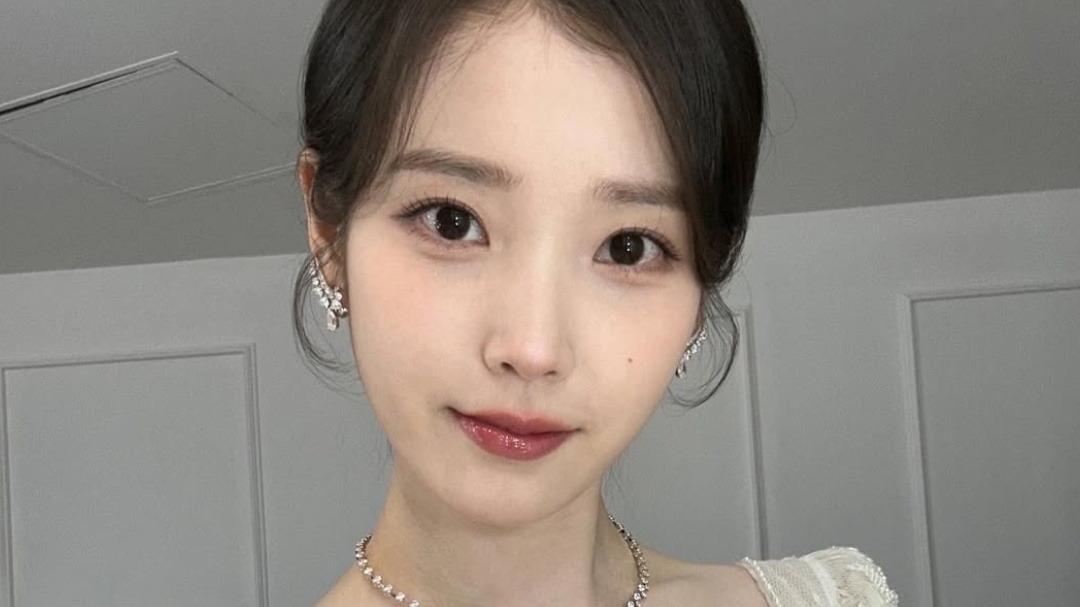 Lirik Lagu dan Terjemahan 'Never Ending Story' IU