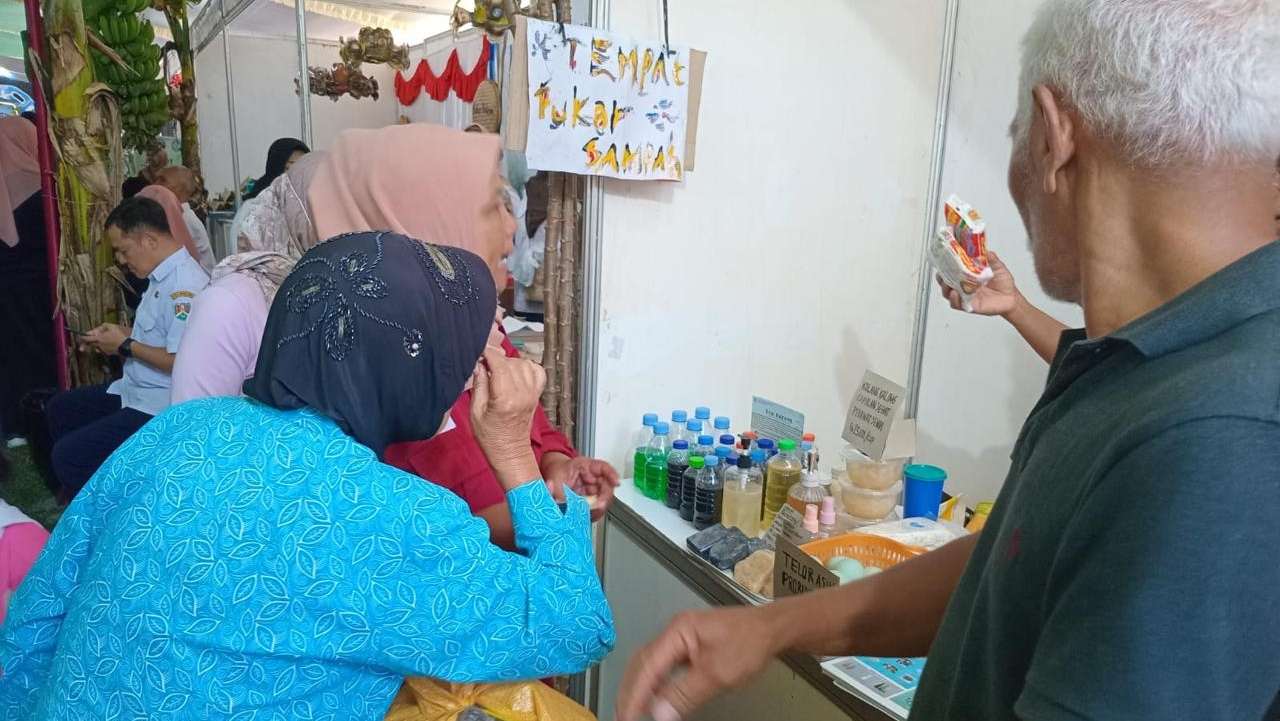 Stand Tukar Sampah Dapat Hadiah Jadi yang Terlaris di Expo Lingkungan Hidup Kota Magelang