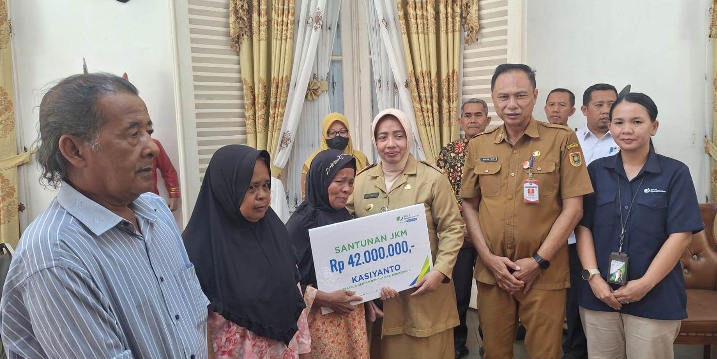 Ahli Waris Pekerja Rentan di Purworejo Terima Santunan BPJS Ketenagakerjaan