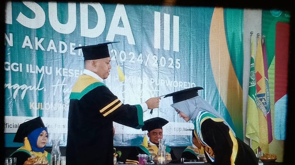 143 Lulusan Stikes Pemkab Purworejo Diwisuda