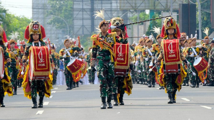 Genderang Pamitan Akmil Menggema, Momen Kedekatan Warga Kota Magelang dan Para Taruna Calon Perwira