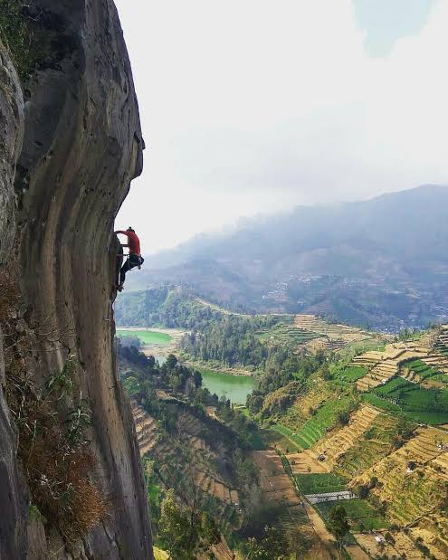 Watu Gribig Dieng Wonosobo Jadi Ajang Indonesia Climbing Festival Seri 2