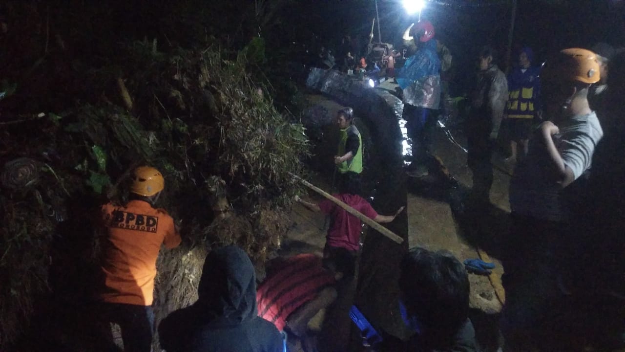 Sempat Dikira Gempa, Tebing Setinggi 20 Meter Longsor di Wonosobo Bikin Goncangan Dahsyat