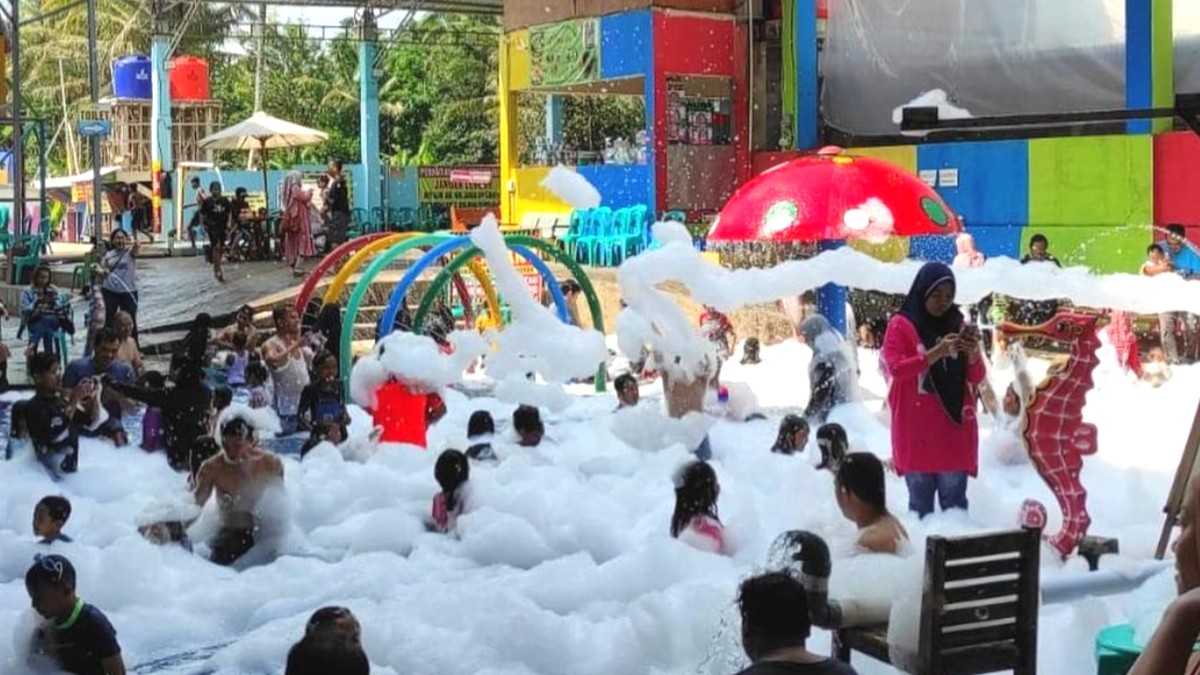 Serunya Mandi Salju di Lintang Water Park Tempuran yang Punya Kolam Air Hangat Ternyaman di Magelang!