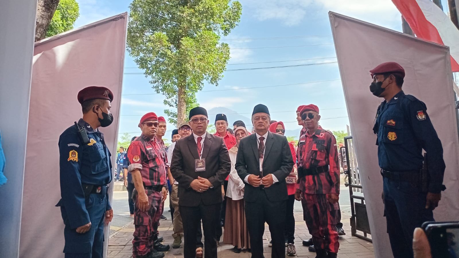 BREAKING NEWS! Damar-Sri Harso Resmi Mendaftarkan Diri ke KPU Kota Magelang