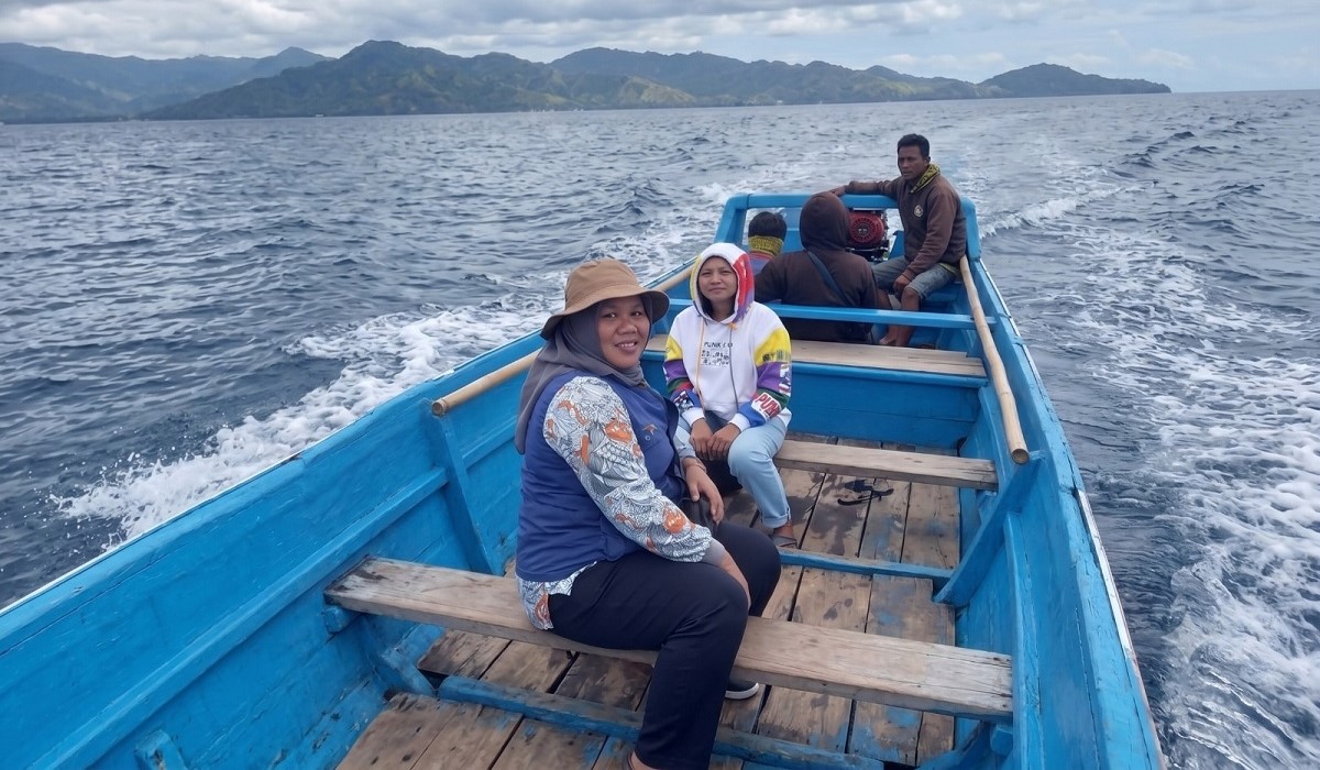 Terjang Ombak, Dedikasi Mantri BRI yang Membuka Jalan Akses Finansial hingga Perbaiki Nasib Nelayan di Pulau S