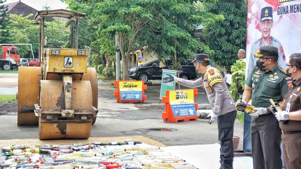 Jelang Ramadan, Polresta Magelang Musnahkan 3.554 Botol Miras
