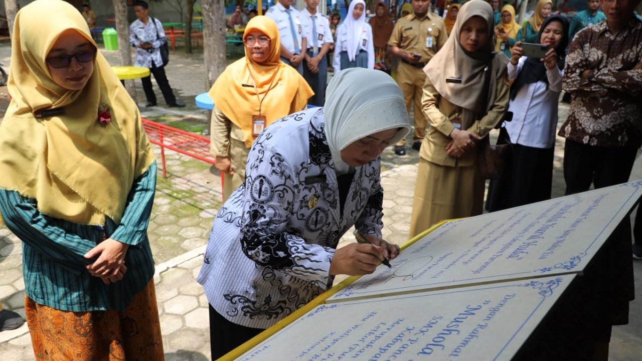 Bupati Purworejo Resmikan Musala Nurul Huda, Ajak Siswa SMK Pancasila 1 Tingkatkan Keimanan