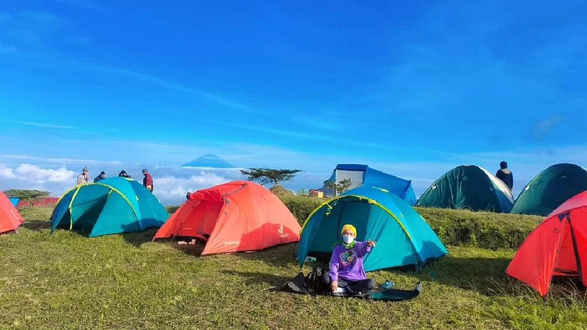 Spot Camping Seru di Gunung Gupak Magelang, Bisa Lihat Gemerlap Lampu Kota Tanpa Perlu Naik Gunung!