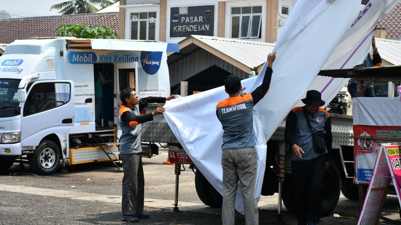 Bawaslu Purworejo Tertibkan Ratusan APK Melanggar, Ciptakan Kampanye Bersih