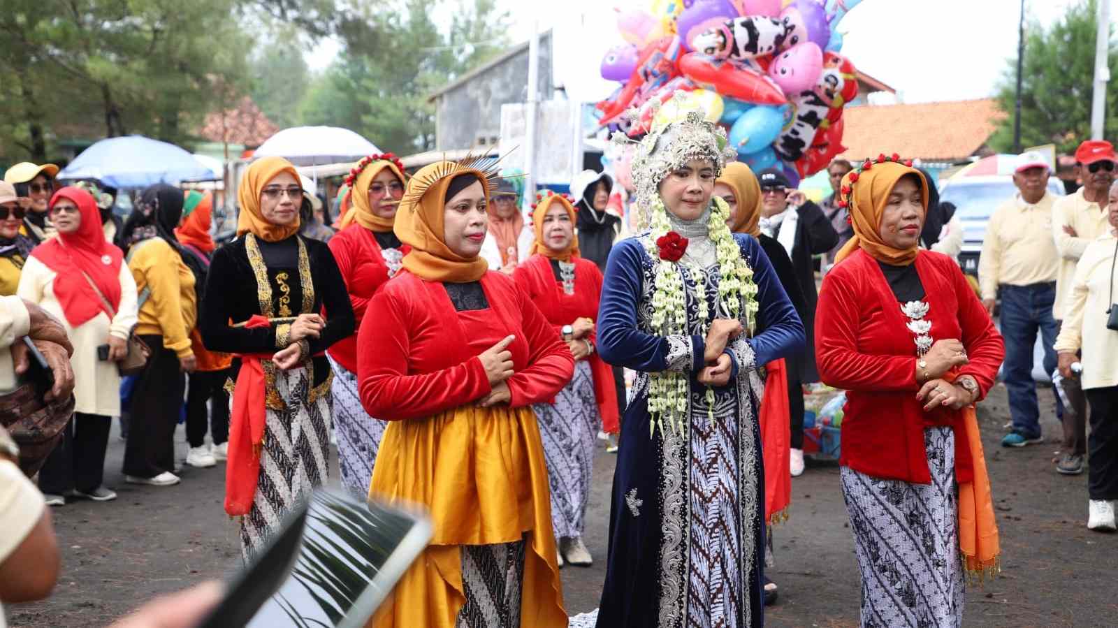 Ratusan Anggota Ijarki Wonosobo Serbu Pantai Dewaruci Purworejo