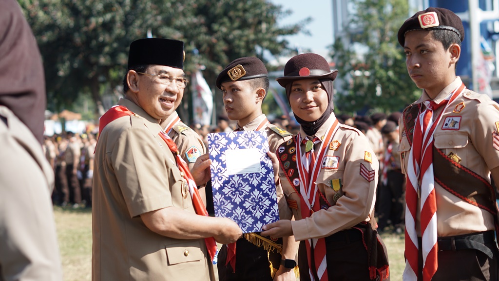 Siswa SMPN 3 Magelang, Syavira Indah Memperoleh Lencana Teladan