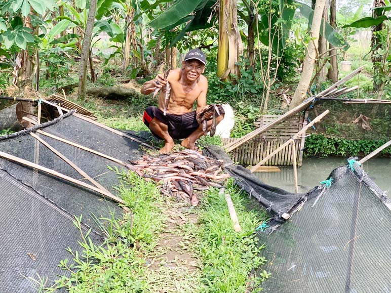 Petani Ikan di Tidar Utara Rugi Jutaan Akibat Sungai Gandekan Tercemar