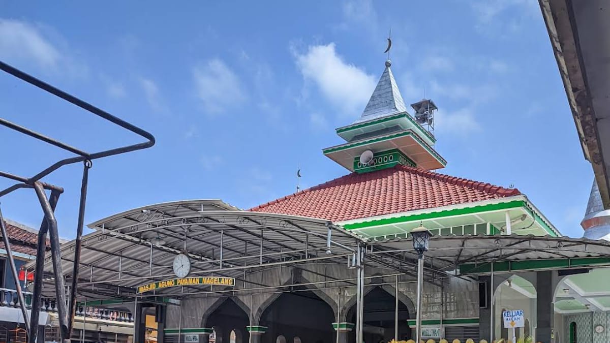 Wisata Religi Magelang, Berkunjung ke Masjid Agung Payaman Sekaligus Ziarah ke Makam Mbah Siradj