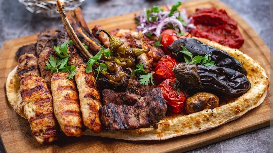 10 Buah yang Baik Dikonsumsi Usai Memakan Daging Kambing