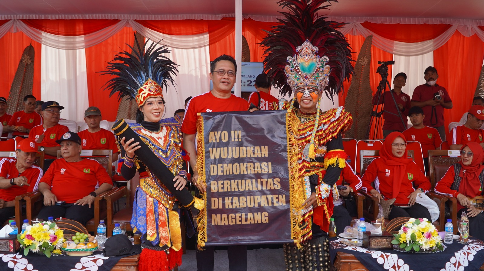  Ikuti Parade Budaya HUT ke-81 RI, KPU Magelang Serahkan Nawala Kepada Bupati