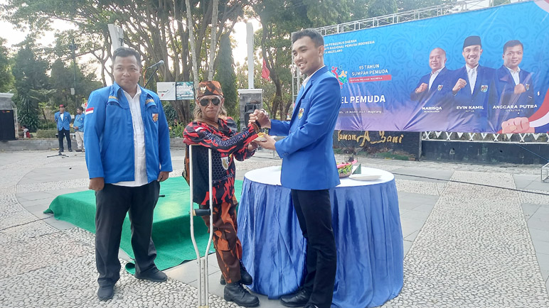 Maknai HSP ke-95 KNPI Kota Magelang Berikan 100 Paket Sembako