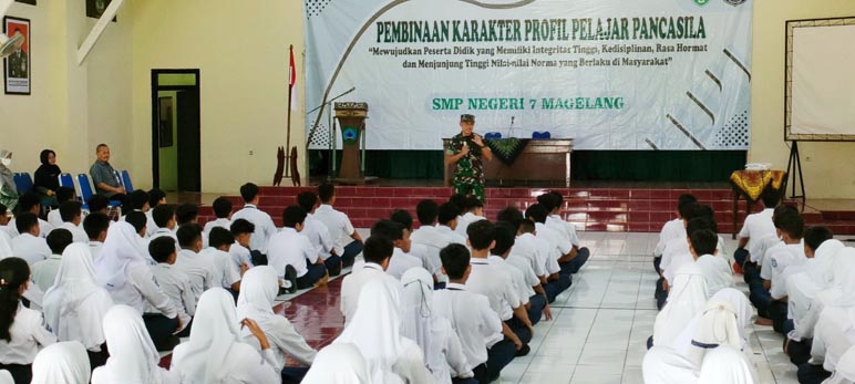 Siswa SMPN 7 Ikuti Pembinaan Karakter di Kodim Magelang