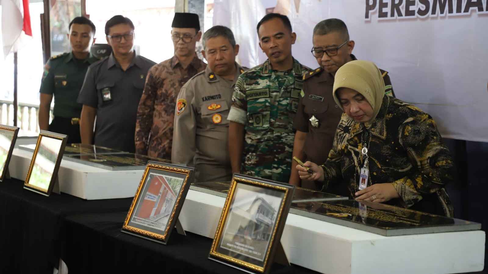 55 Proyek Kontruksi Tahun 2024 Telan Anggaran Rp98,1 Miliar, Penandatanganan 17 Prasasti Tandai Peresmian