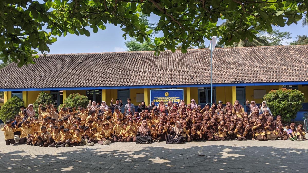 Peringati Bulan Bahasa, Mahasiswa PLP II UNIMMA Tingkatkan Literasi MI ...