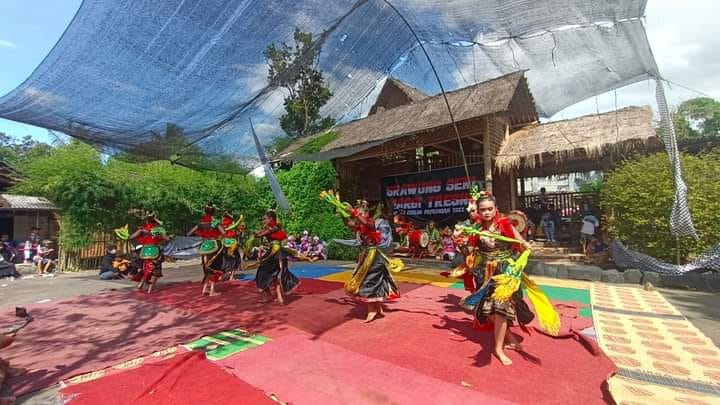 Anggota Komunitas Srawung Seni Asal Jatim Pentas di Magelang, Jumlahnya Wow!