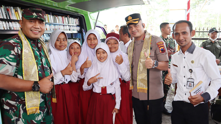 Kapolresta Apresiasi Kehadiran Perpustakaan Keliling ke Sekolah di Magelang, Manambah Minat Baca Siswa